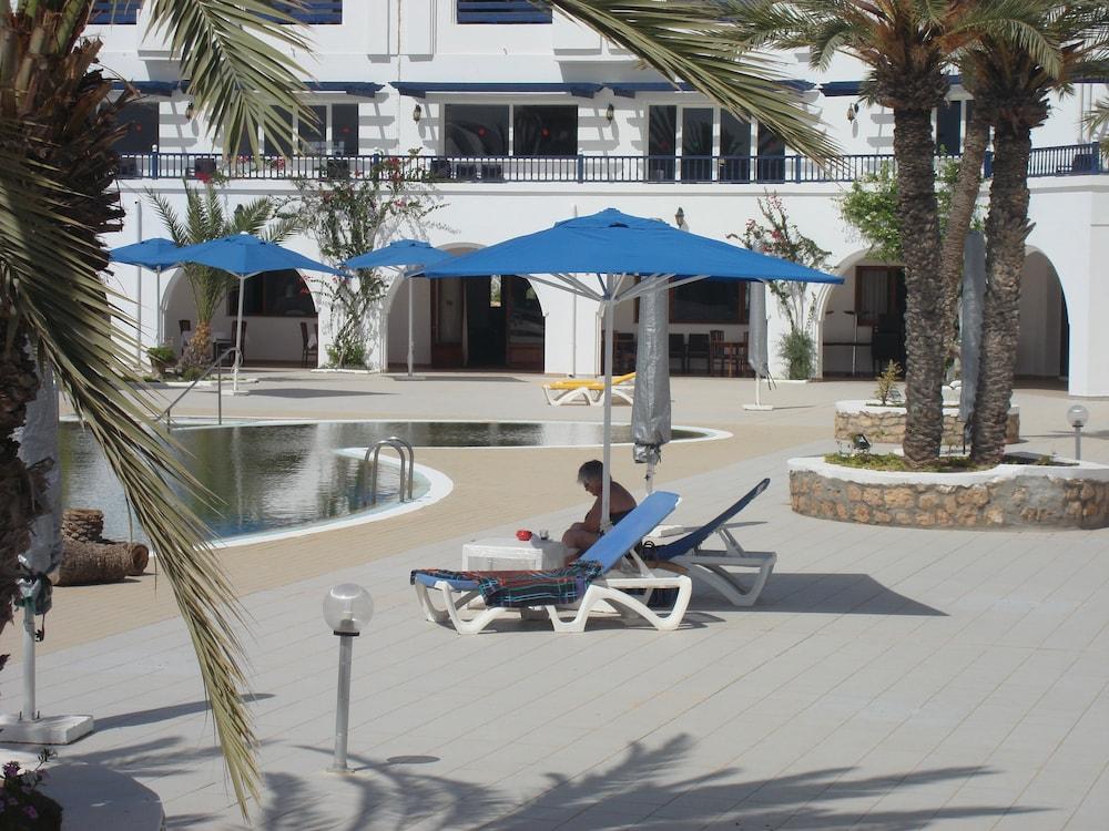 Le Grand Hotels Des Thermes Mezraia ภายนอก รูปภาพ