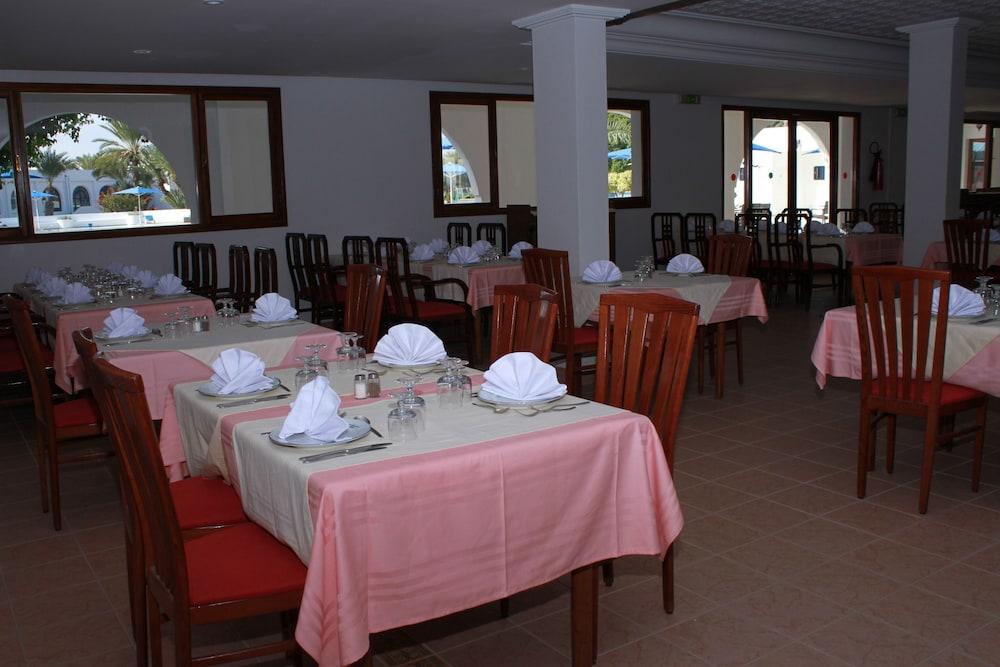 Le Grand Hotels Des Thermes Mezraia ภายนอก รูปภาพ